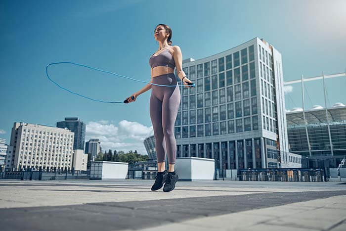 想靠跳繩減肥嗎？加入5動作燃脂效果更加倍！