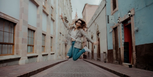 每天3分鐘「原地跳」，打造緊實手臂與大腿線條